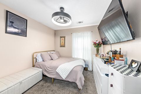 Tiny photo for 18 Scholarship Way, Medford, OR 97501 (MLS # 220215604)