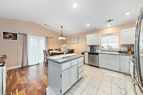 Tiny photo for 18 Scholarship Way, Medford, OR 97501 (MLS # 220215604)