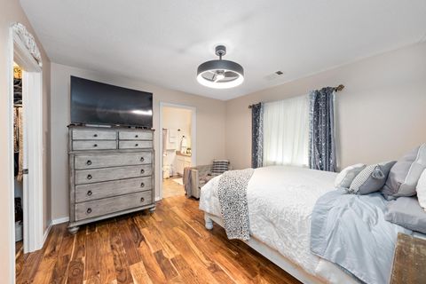 Tiny photo for 18 Scholarship Way, Medford, OR 97501 (MLS # 220215604)