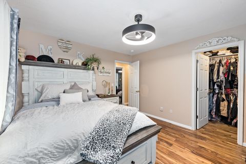 Tiny photo for 18 Scholarship Way, Medford, OR 97501 (MLS # 220215604)