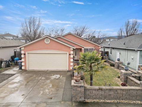 Tiny photo for 18 Scholarship Way, Medford, OR 97501 (MLS # 220215604)