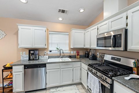 Tiny photo for 18 Scholarship Way, Medford, OR 97501 (MLS # 220215604)