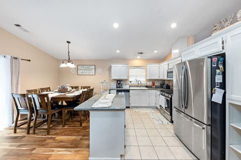 Tiny photo for 18 Scholarship Way, Medford, OR 97501 (MLS # 220215604)