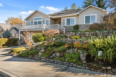 Photo of 488 Quail Run, Eagle Point, OR 97524 (MLS # 220212082)