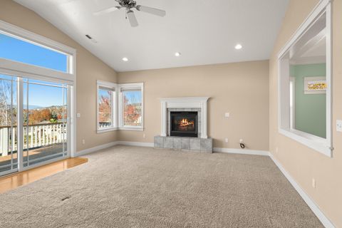 Tiny photo for 488 Quail Run, Eagle Point, OR 97524 (MLS # 220212082)