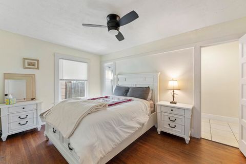 Tiny photo for 813 E 9th Street, Medford, OR 97504 (MLS # 220217418)