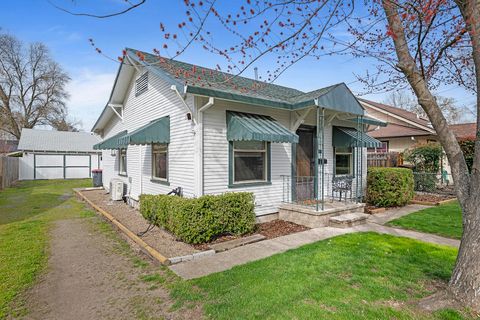 Tiny photo for 813 E 9th Street, Medford, OR 97504 (MLS # 220217418)