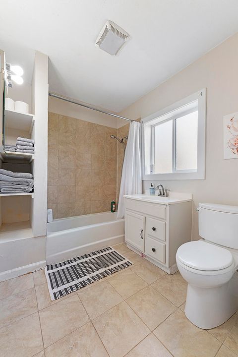 Tiny photo for 813 E 9th Street, Medford, OR 97504 (MLS # 220217418)