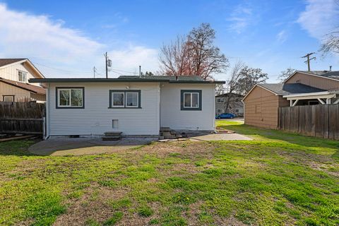 Tiny photo for 813 E 9th Street, Medford, OR 97504 (MLS # 220217418)