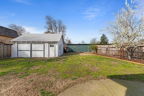 Tiny photo for 813 E 9th Street, Medford, OR 97504 (MLS # 220217418)