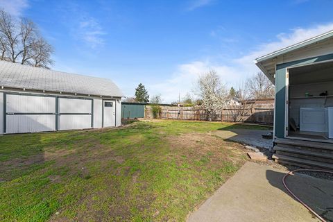Tiny photo for 813 E 9th Street, Medford, OR 97504 (MLS # 220217418)