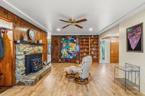 Tiny photo for 1294 Corona Avenue, Medford, OR 97504 (MLS # 220211582)