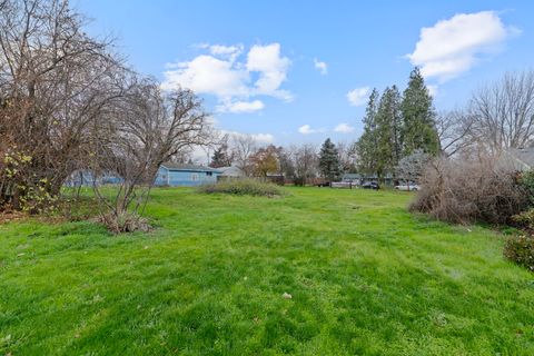 Tiny photo for 2819 Connell Avenue, Medford, OR 97501 (MLS # 220213285)