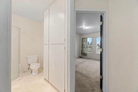 Tiny photo for 2819 Connell Avenue, Medford, OR 97501 (MLS # 220213285)