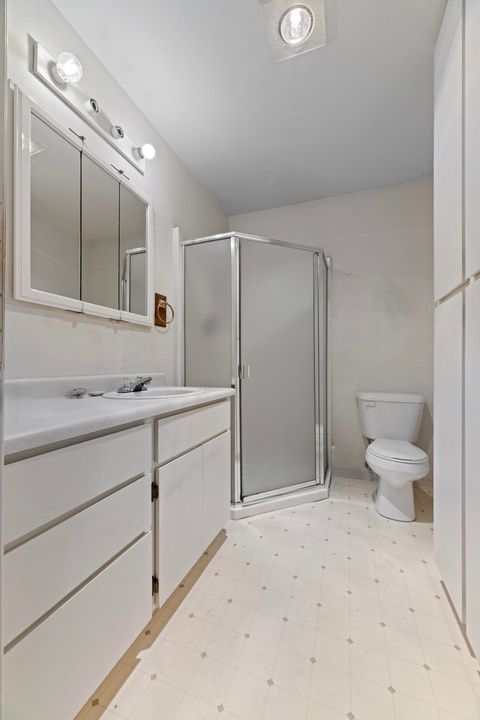 Tiny photo for 2819 Connell Avenue, Medford, OR 97501 (MLS # 220213285)