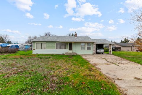 Photo of 2819 Connell Avenue, Medford, OR 97501 (MLS # 220213285)