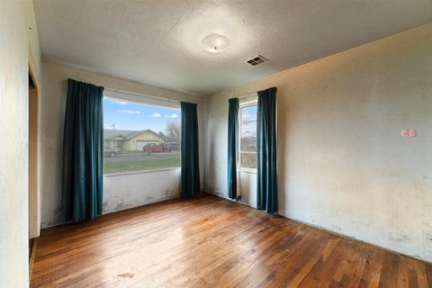 Tiny photo for 2819 Connell Avenue, Medford, OR 97501 (MLS # 220213285)