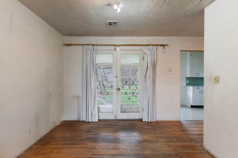 Tiny photo for 2819 Connell Avenue, Medford, OR 97501 (MLS # 220213285)