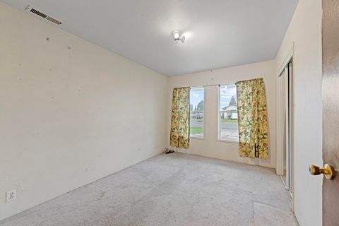 Tiny photo for 2819 Connell Avenue, Medford, OR 97501 (MLS # 220213285)