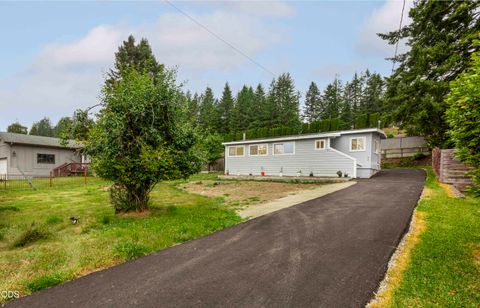 Photo of 620 Meadow Lane, Brookings, OR 97415 (MLS # 220223888)