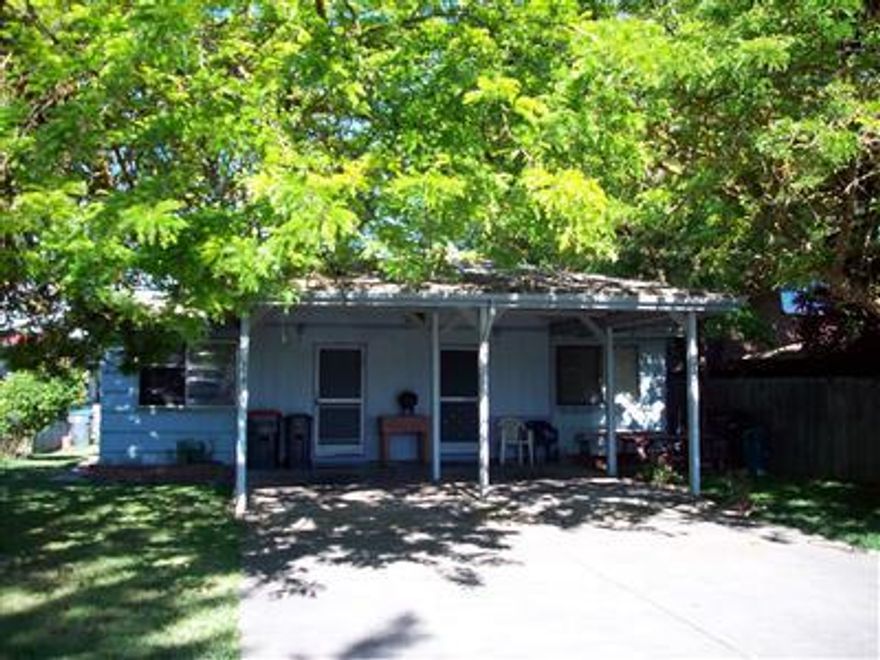 Charming East Medford duplex. Each unit is a one bedroom, one bath. Clean and well maintained. Both units have washer/dryer hookups. Close to shopping. Rental income totals $860.00 per month.