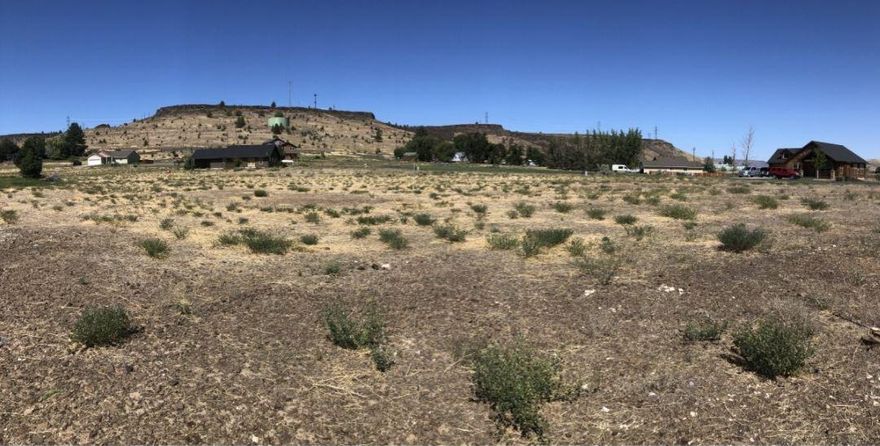 Beautiful lot ready to build in River Crest Village! One of the largest available lots left in the area, utilities are stubbed in and internet available. Build your dream home in a quiet and peaceful town, open sky as far as the eye can see! Come take a look today or call with questions!