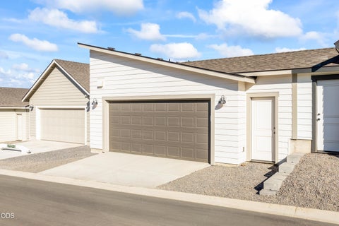 Tiny photo for 3996 SW Obsidian Place #138, Redmond, OR 97756 (MLS # 220229883)