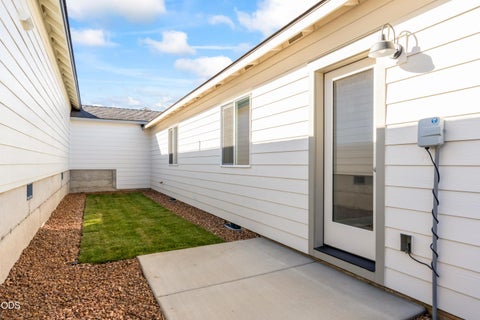 Tiny photo for 3996 SW Obsidian Place #138, Redmond, OR 97756 (MLS # 220229883)