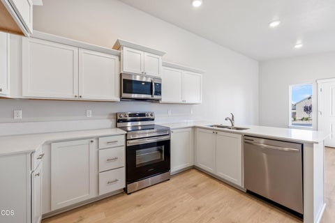 Tiny photo for 3996 SW Obsidian Place #138, Redmond, OR 97756 (MLS # 220229883)