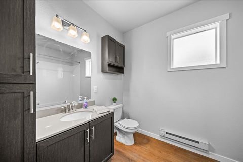 Tiny photo for 2625 Redwood Avenue, Grants Pass, OR 97527 (MLS # 220215388)