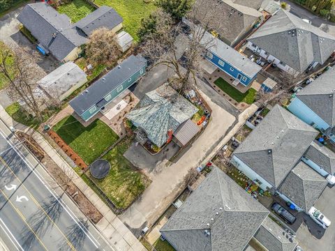 Tiny photo for 2625 Redwood Avenue, Grants Pass, OR 97527 (MLS # 220215388)