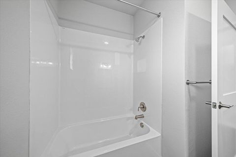 Tiny photo for 2625 Redwood Avenue, Grants Pass, OR 97527 (MLS # 220215388)