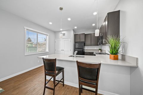 Tiny photo for 2625 Redwood Avenue, Grants Pass, OR 97527 (MLS # 220215388)