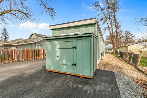 Tiny photo for 2625 Redwood Avenue, Grants Pass, OR 97527 (MLS # 220215388)