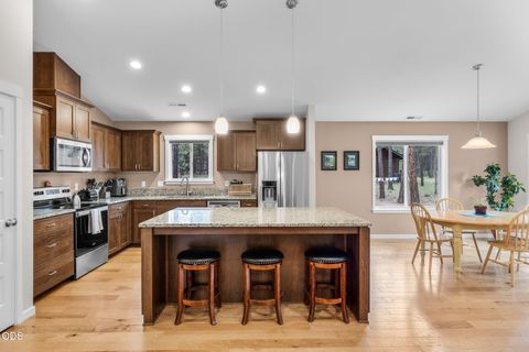 Tiny photo for 14431 Crossroads Loop, Sisters, OR 97759 (MLS # 220223050)