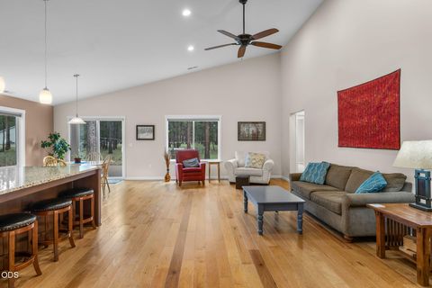 Tiny photo for 14431 Crossroads Loop, Sisters, OR 97759 (MLS # 220223050)