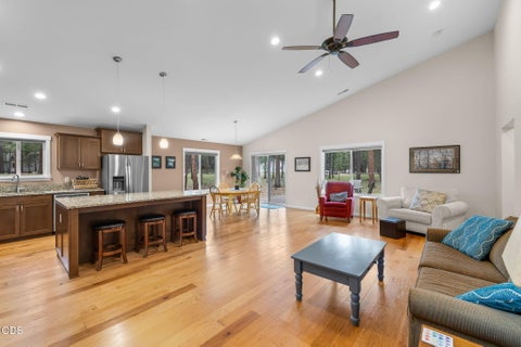 Tiny photo for 14431 Crossroads Loop, Sisters, OR 97759 (MLS # 220223050)