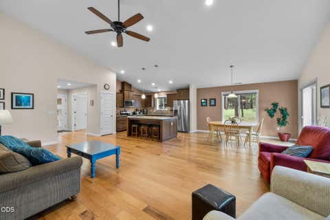 Tiny photo for 14431 Crossroads Loop, Sisters, OR 97759 (MLS # 220223050)