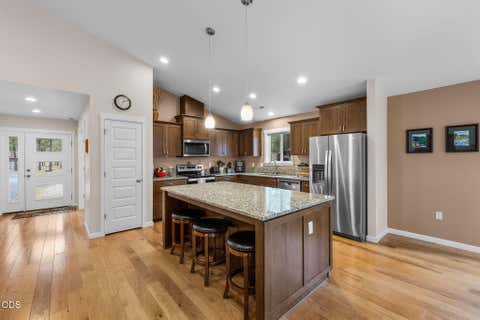 Tiny photo for 14431 Crossroads Loop, Sisters, OR 97759 (MLS # 220223050)