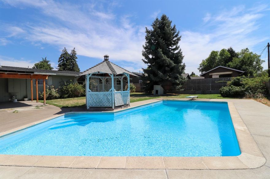 Solid home with in ground Gunite Pool in East Medford that needs cosmetics. 3 bedroom, 2 bath home with central gas heat & air, fireplace, newer roof & double garage. You will see the possibilities immediately. Very livable and in a nice area not far from the hospital. Call to see today!