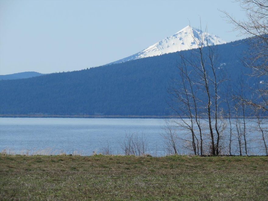 Modoc Point Road - Jumping Rock Point.
Very Rare opportunity to own Approx. 119.20 acres with approximately half a mile of beachfront on upper Klamath Lake. Stunning views to the West-taking in the Cascades from Mount McLoughlin to the West to Crater Lake gap to the north. Eagles, Grebes, Geese and tons of waterfowl. First time on the market. Zoned EFU, has been used as pasture, but could be an amazingly private homesite or whatever your imagination can fathom. Closest private airport is Chiloquin (3,735 ft) just 10 min away or Klamath Regional (10,301 ft) thirty min away. Great fly in destination if you are looking for real privacy. Big Sky's Surrounded by large farms. Excellent access. Subject to Final Approval.