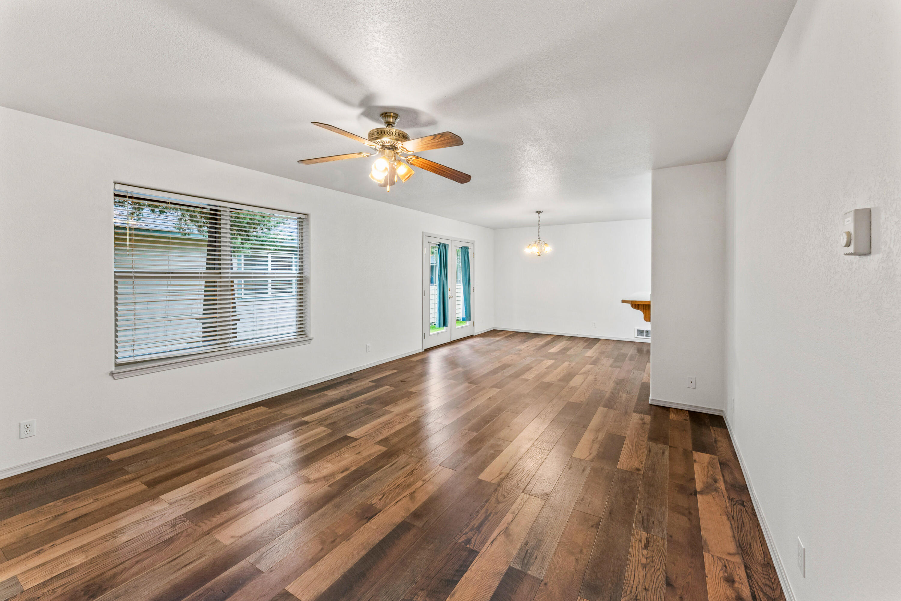 923 E Cascade Avenue