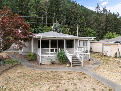 Tiny photo for 2850 Rogue River Highway, Grants Pass, OR 97527 (MLS # 220223936)