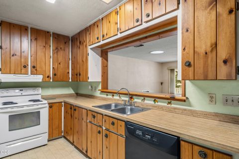 Tiny photo for 2850 Rogue River Highway, Grants Pass, OR 97527 (MLS # 220223936)