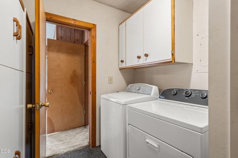 Tiny photo for 2850 Rogue River Highway, Grants Pass, OR 97527 (MLS # 220223936)