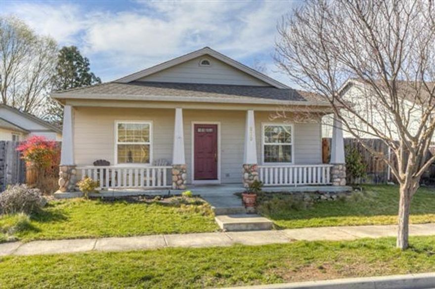 Darling Craftsman home built by Mahar in great neighborhood. This single level 3 bedroom and 2 bath home has a popular open concept floor plan. You will love the warmth an style. Beautiful hardwood oak floors, large windows, large kitchen with gas range, abundance of beautiful maple cabinets, plus pantry. Nice master suite with huge walk-in closet and bathroom with dual sinks. Attached two car garage. Sunny rear fenced yard for gardening or play. Home has garage off of alley at rear of home. Delightful neighborhood in Central Point.