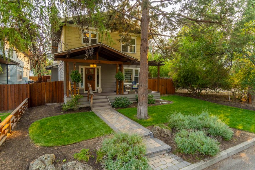 Desirable Bend Westside Custom Craftsman, 3 Bedroom, 3 Bath 1982 Sq Ft home, including den/office. Located just blocks from restaurants, shopping, brewpubs, downtown, Deschutes River, schools and neighborhood parks.
Open floor plan features Great Room w/gas fireplace and hardwood floors through out main living area. Entertaining Kitchen includes solid quartz counters w/large island for gatherings, stainless steel appliances. Enjoy a separate dining area, which opens to a side patio, offering outdoor space to entertain. Upstairs a spacious Primary suite w/ walk-in closet, double vanity and oversized shower plus two additional bedrooms and full bath. Large laundry room with sink. 2-car garage with ample storage space. Downstairs mud room next to 1/2 bath. Don't miss this beautiful energy efficient Earth Advantage/ Energy Star certified home!