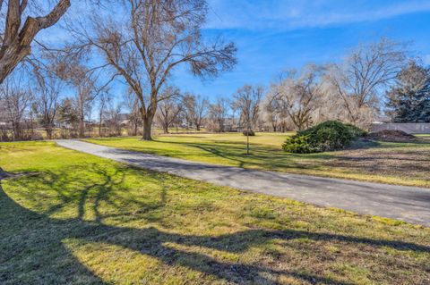Tiny photo for 1112 NE Cobblestone Ct., Prineville, OR 97754 (MLS # 220210070)