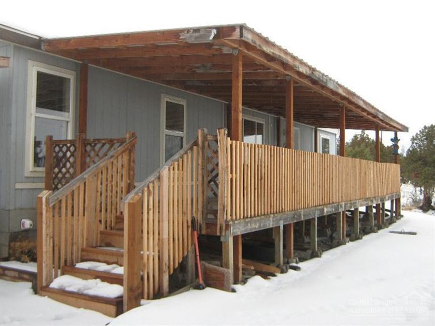 Million Dollar View of Prineville and foothills, 3 bedroom, 2 bath, well maintained manufactured home, spacious kitchen, vaulted ceiling in dineing and living room, almost new title o kitchen counters, almost new carpet in dining/living room area. Enjoy the Vast Valley Views from a private covered deck. Storage building, raised garden beds. Home is located on a low traffic cul-de-sac. Highlands Community Water.