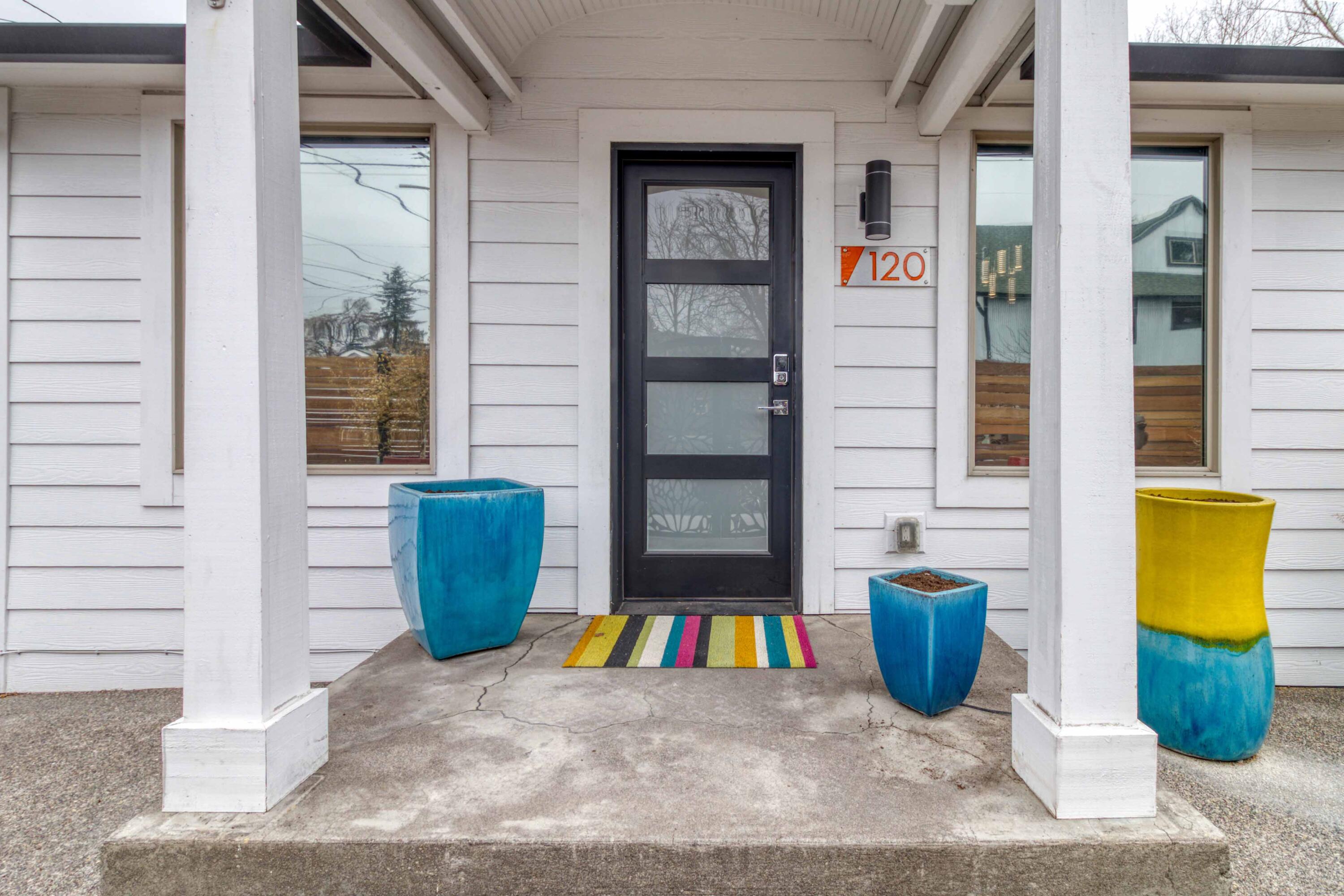 120 NW Sisemore Street